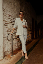 Carregar imagem no visualizador da galeria, Blazer + Calça Capri Salvador Alfaiataria Crepe
