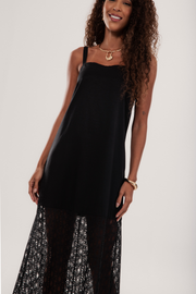 Vestido Praga Longo Detalhe em Renda