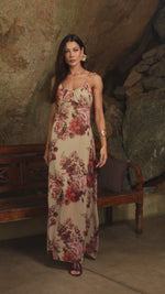 Load and play video in Gallery viewer, Vestido Longo Floral